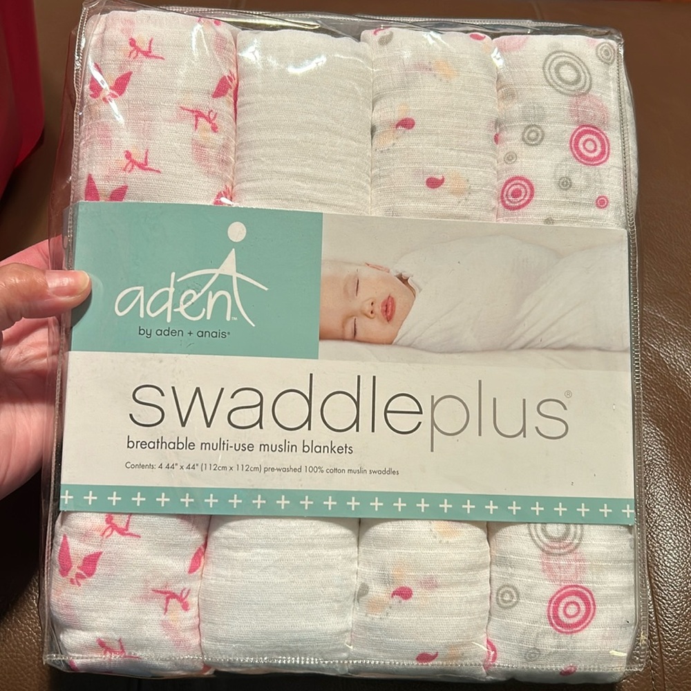 Aden +Anais Swaddle Plus